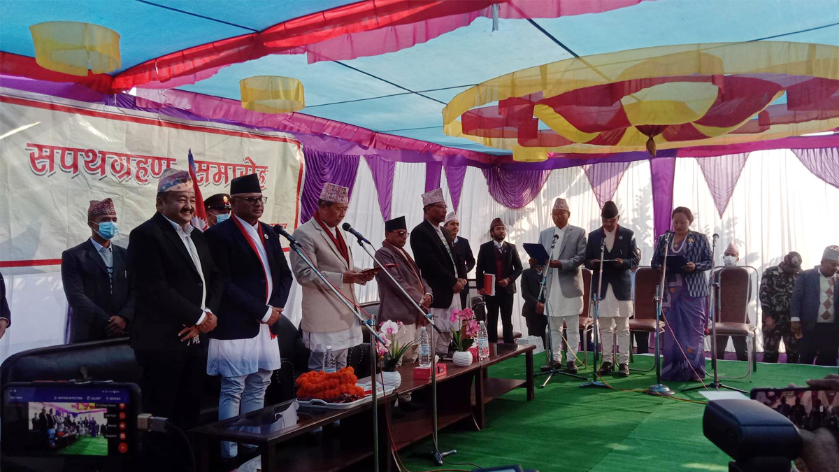 प्रदेश १ मा मुख्यमन्त्री कार्कीसहित तीन मन्त्रीले लिए शपथ, माओवादी सहभागी भएन